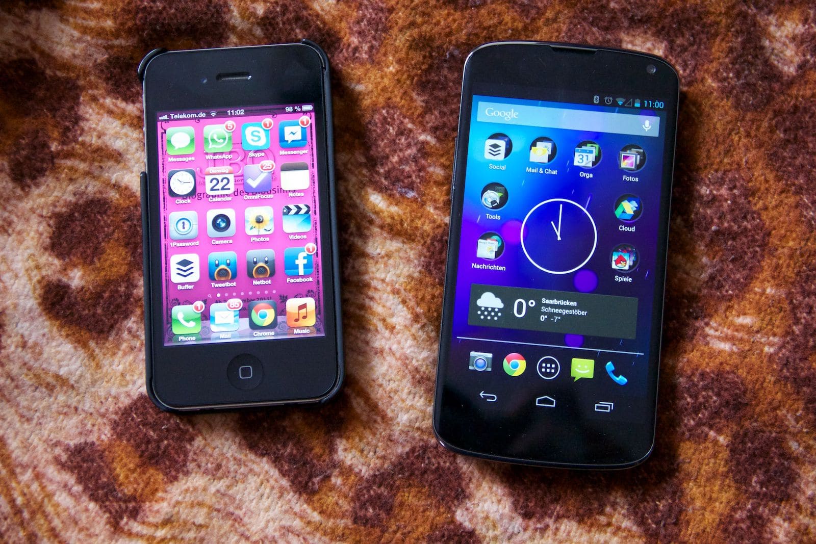 Apple iPhone 4S vs. Google Nexus 4