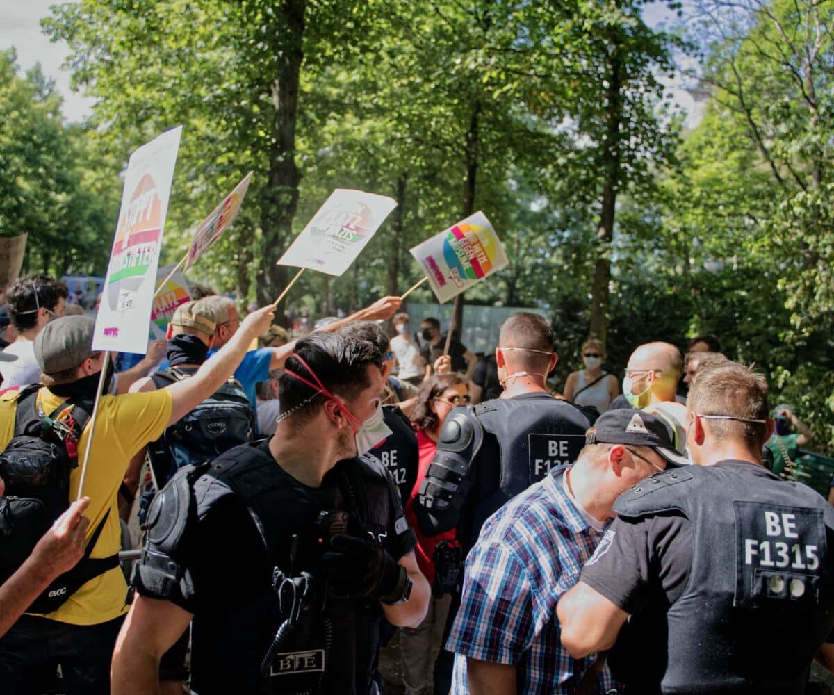 Querdenker? Nein, egoistische Vollidioten seid ihr!